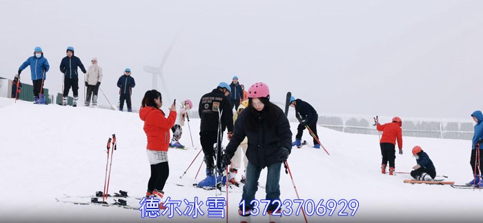 德?tīng)柋?龍里油畫(huà)大草原滑雪場(chǎng)
